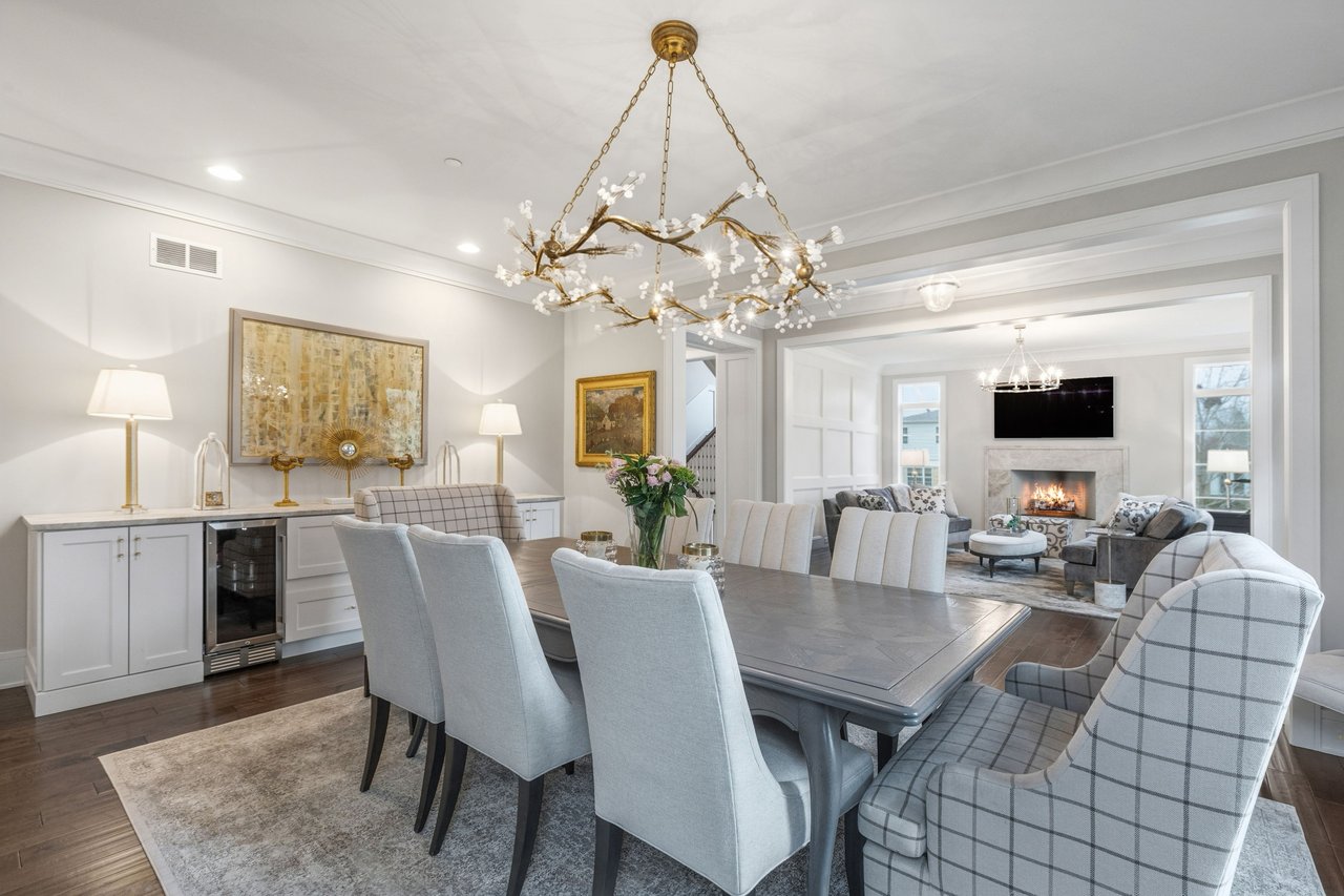 618 Buckingham Place