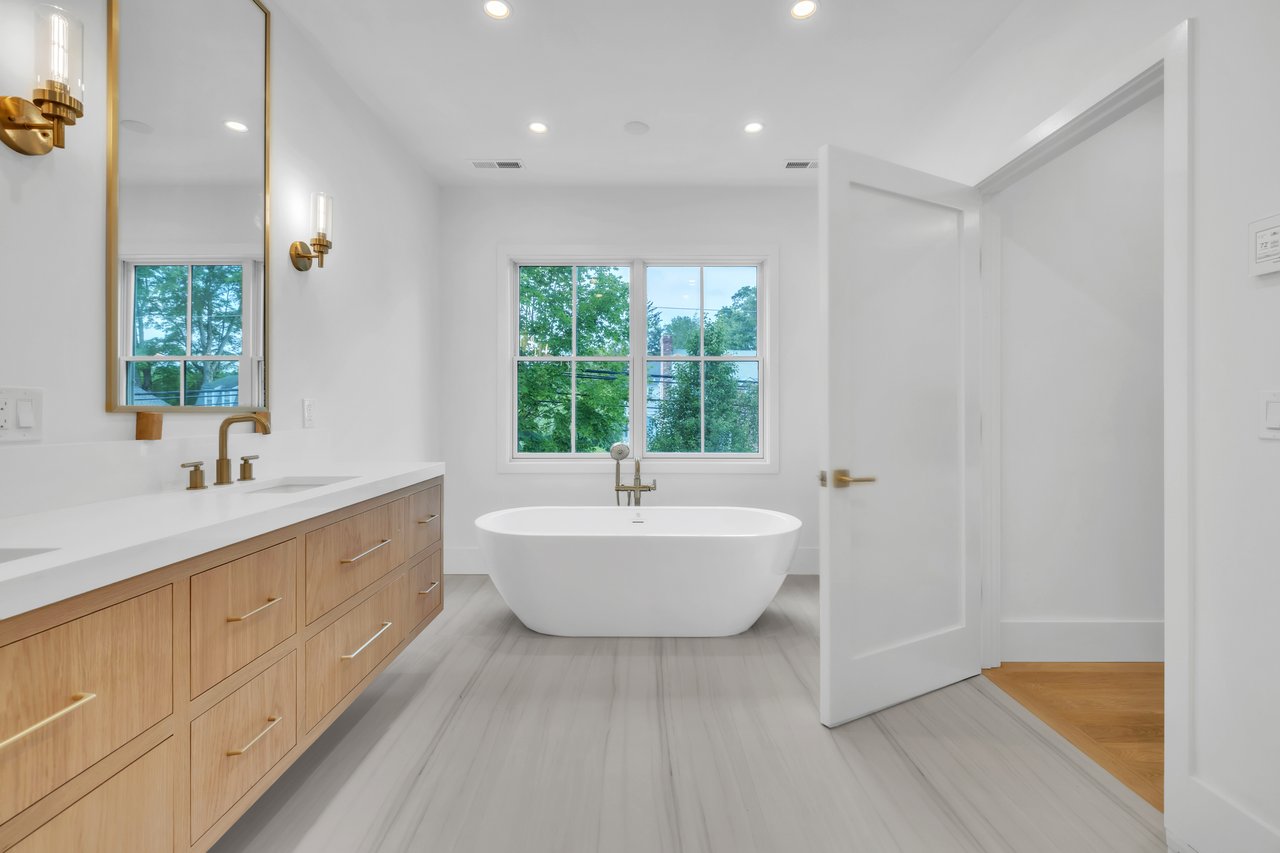 133 East Ave, Unit B 