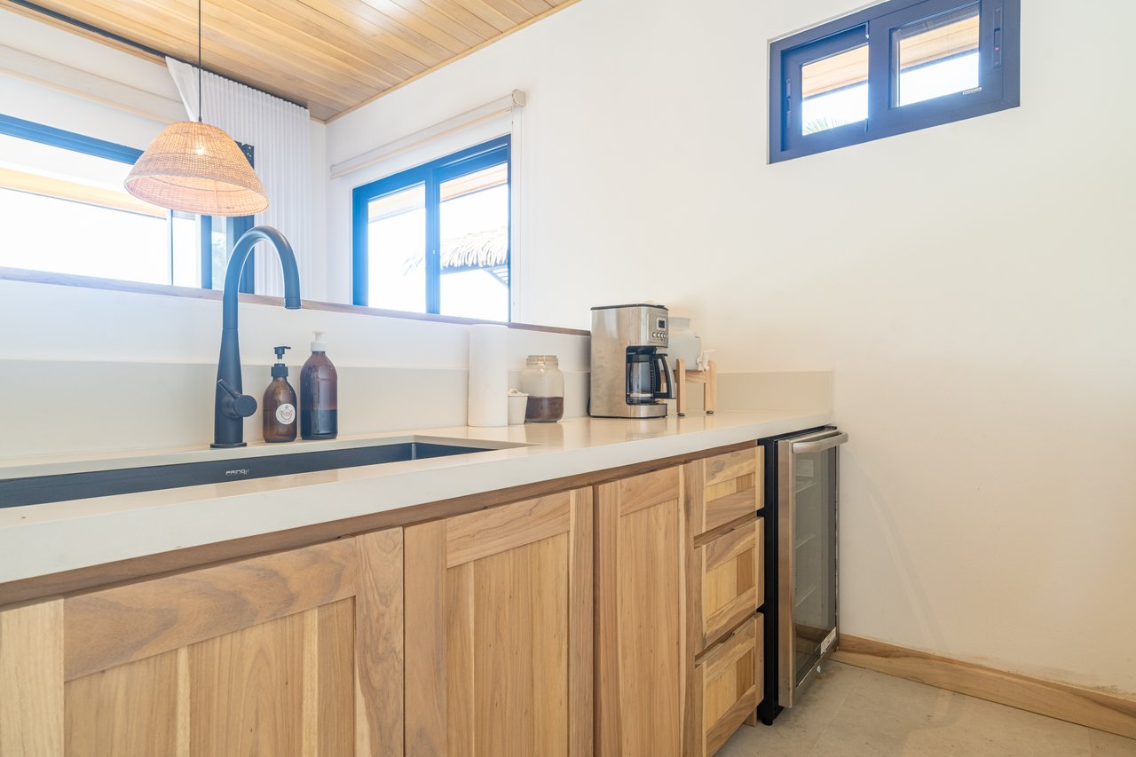 Casa Amarilla – Oceanfront Luxury Meets Sustainable Living in Tres Rios