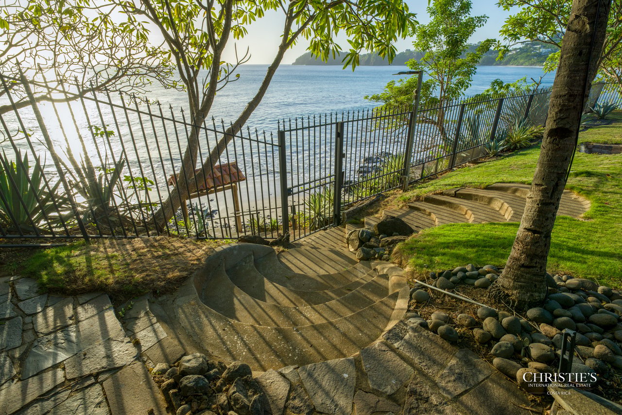 Casa Playa Bonita | Beachfront Luxury Estate in Playa Flamingo