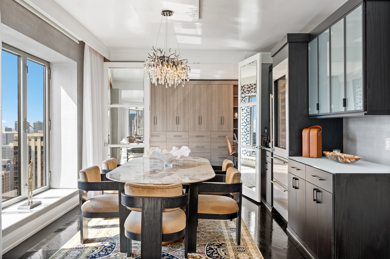 950 N Michigan Ave #2704