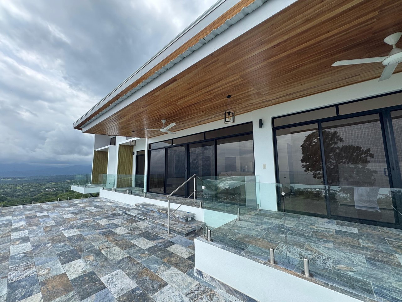 Modern Elegance Meets Incomparable Views, 3BDR&3Baths Home