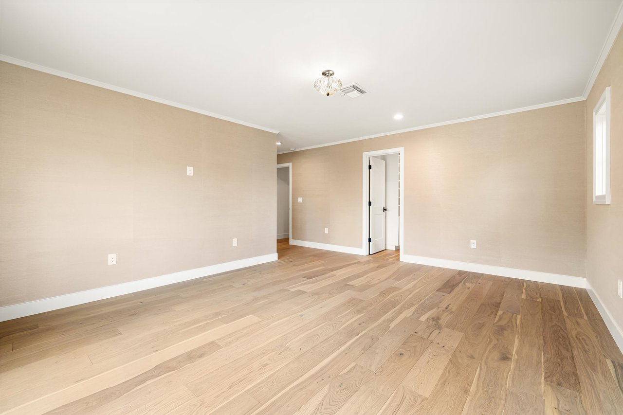 4835 E INDIANOLA Avenue