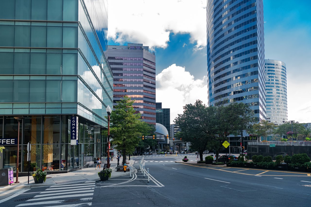 Living In Rosslyn: Amenities And Lifestyle Guide
