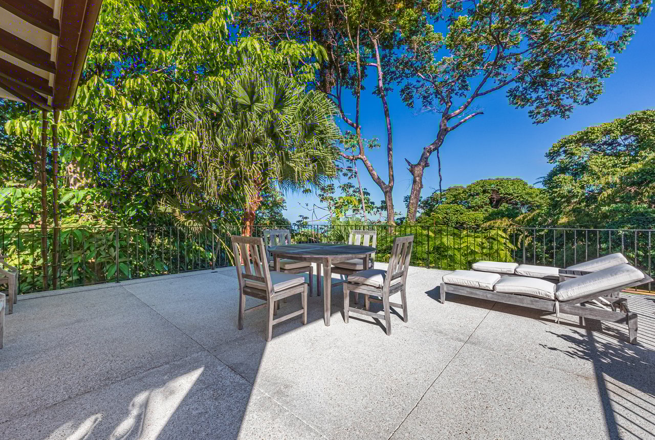 Nido Escondido, Playa Dominical