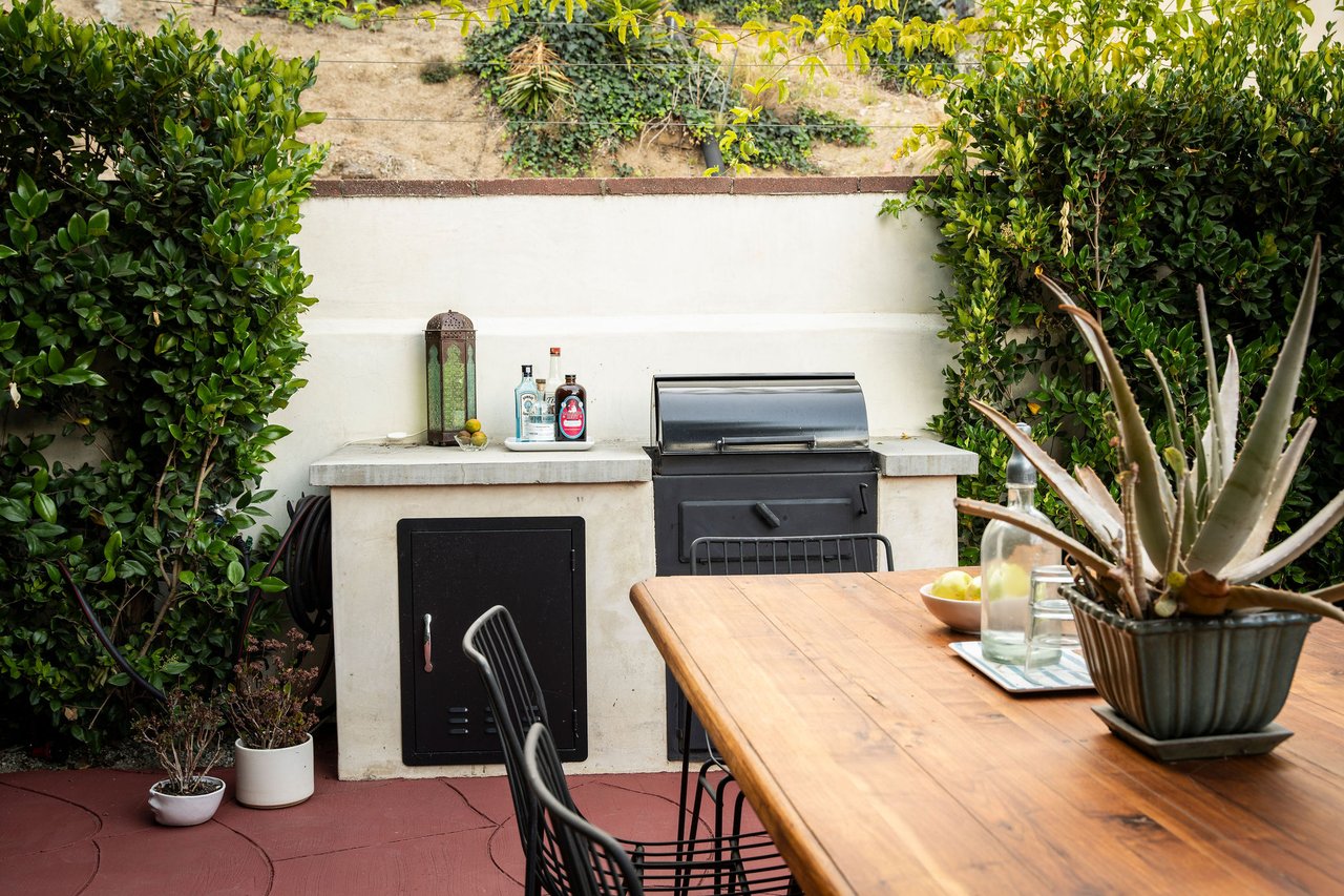 Vacant Trophy Silverlake Triplex With Reservoir Views