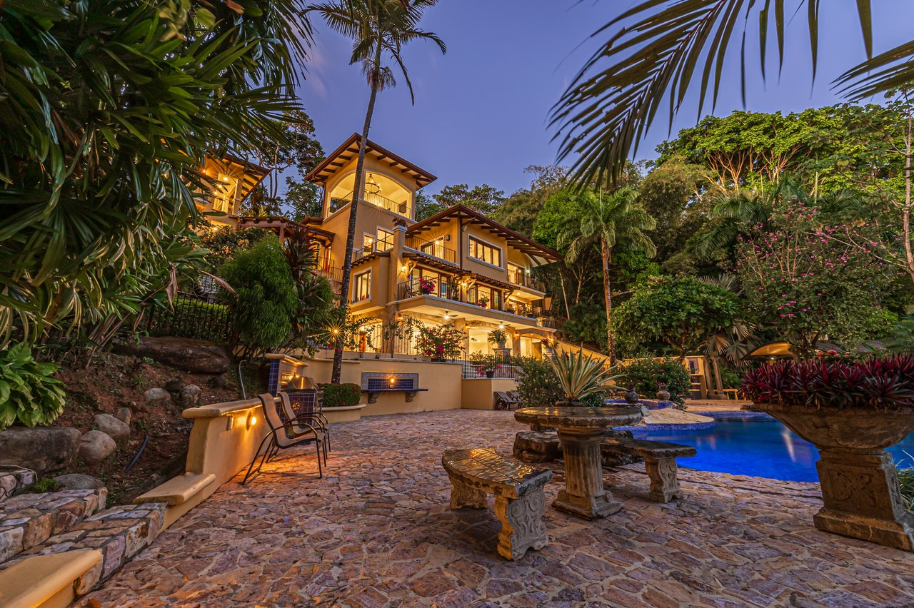 Nido Escondido, Playa Dominical