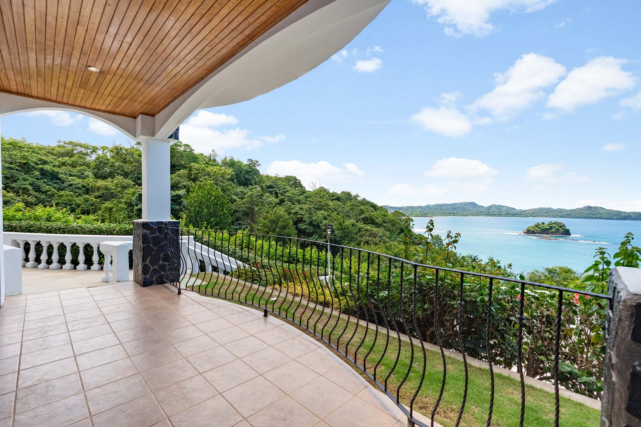 Flamingo Cove #1 | Spacious 2-Bedroom Ocean View Condo.