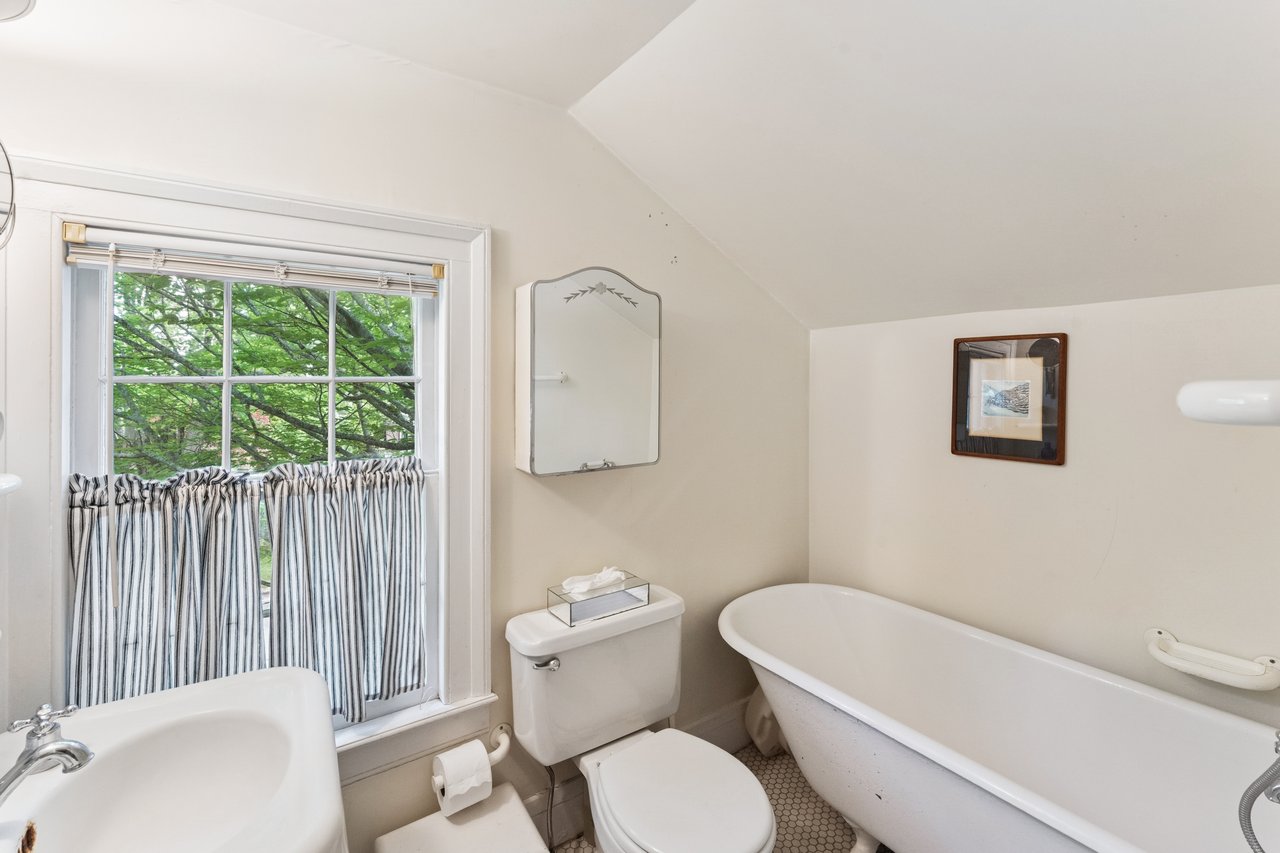 Charming and Renovated in the Village