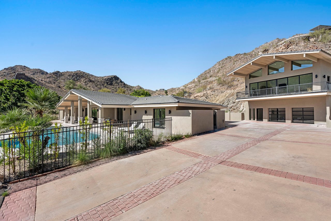 3500 E LINCOLN Drive 26