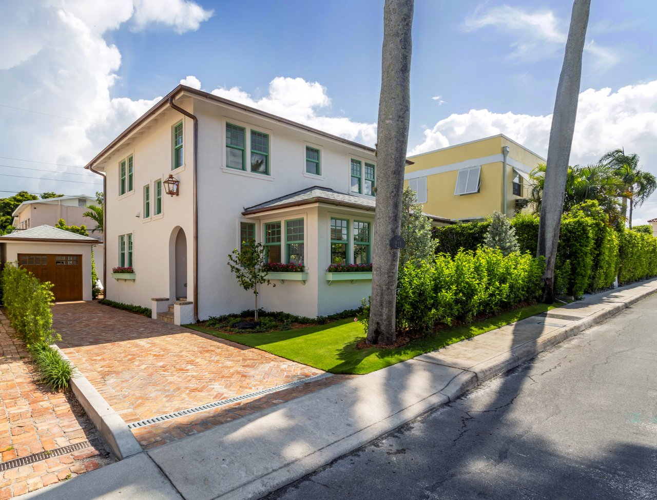 Charming Like New Residence In Town