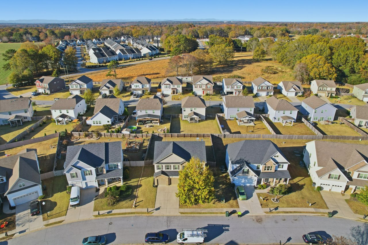 24 Dunsborough Drive