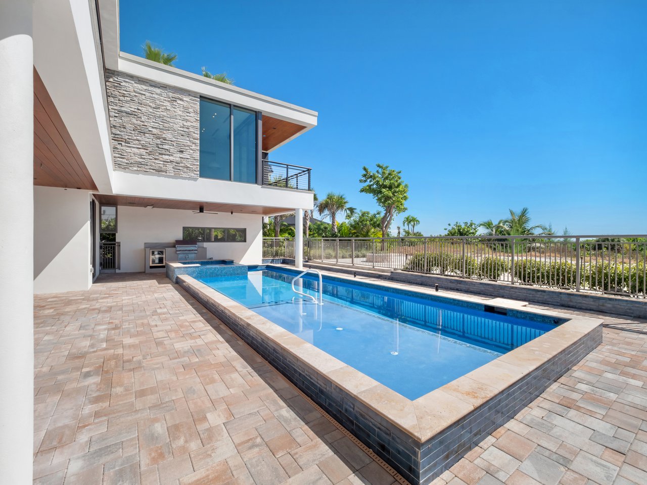 3615 W Gulf DR