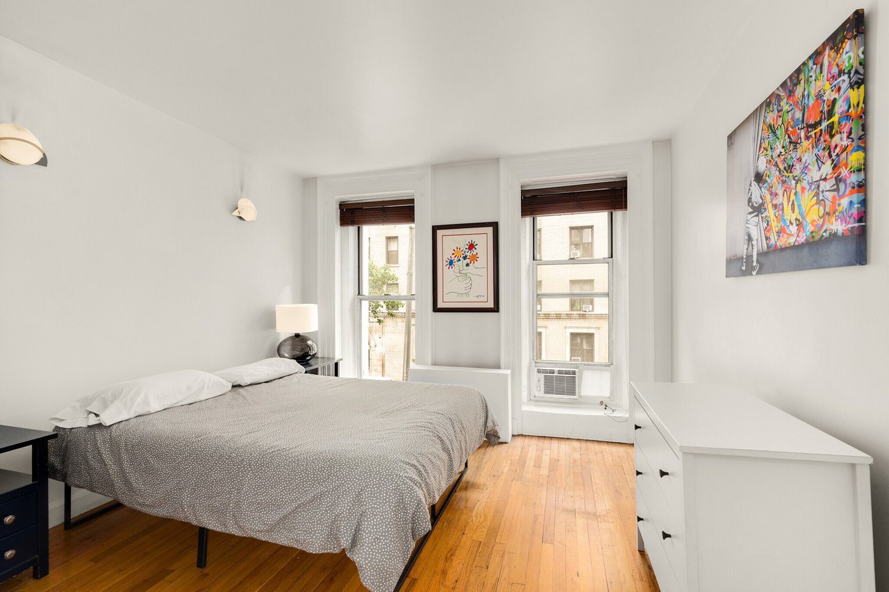 206-208 E 35th St - Building