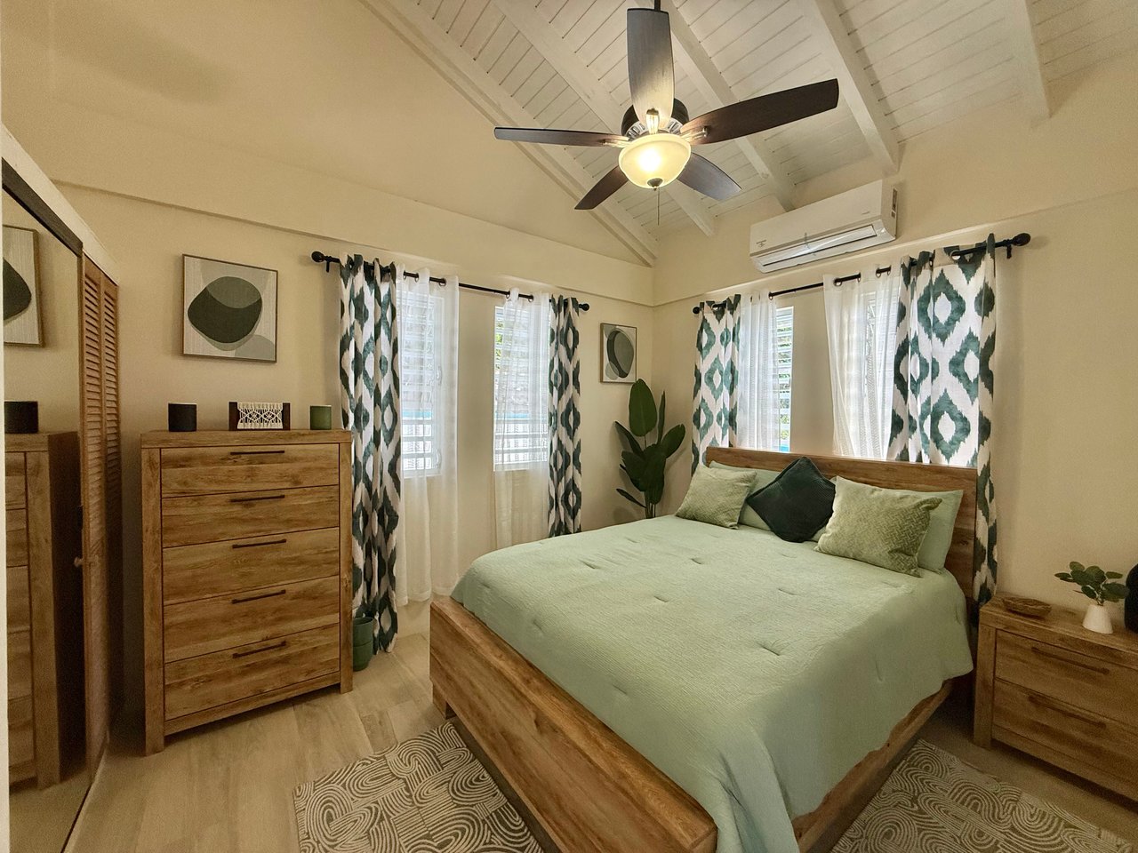 1107 Spyglass Hill 1 Bedroom Apartment + 1 Office