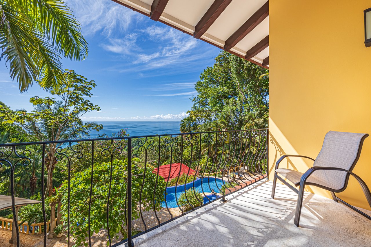 Nido Escondido, Playa Dominical