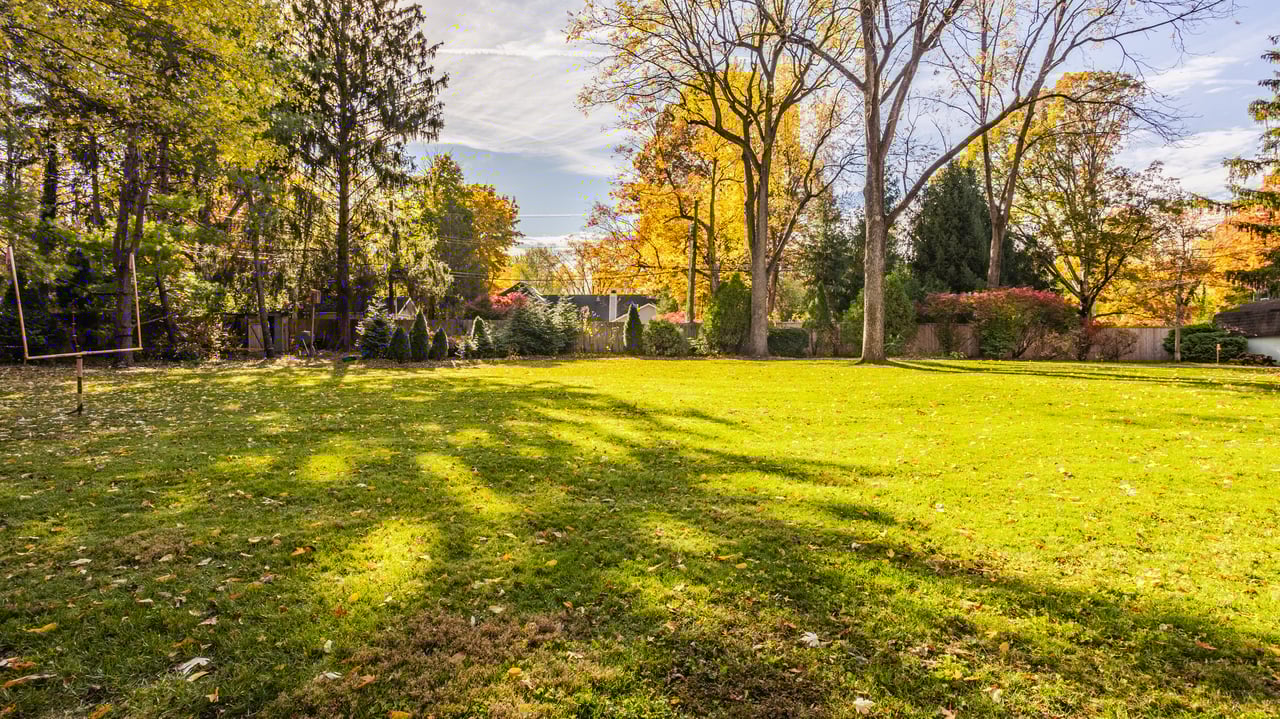 8045 Broadway Street