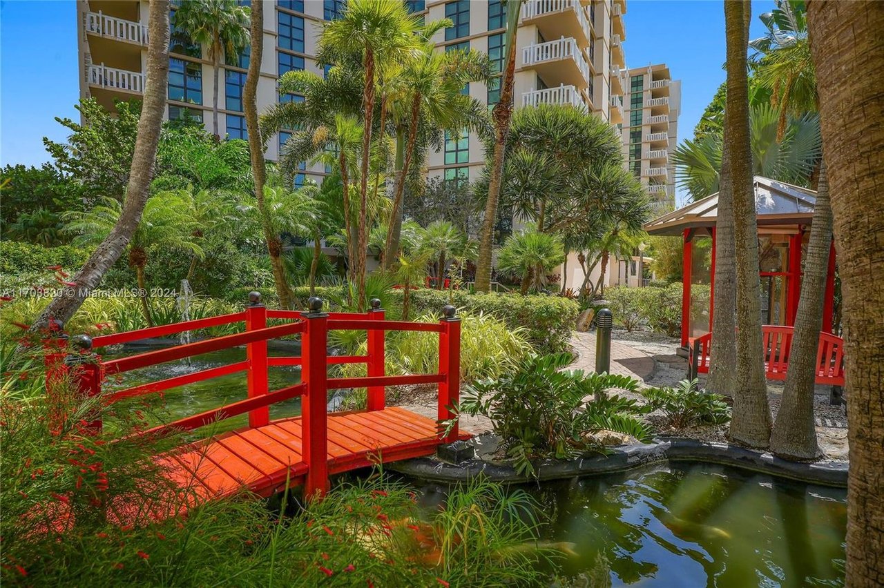 1121 Crandon Blvd, #E803