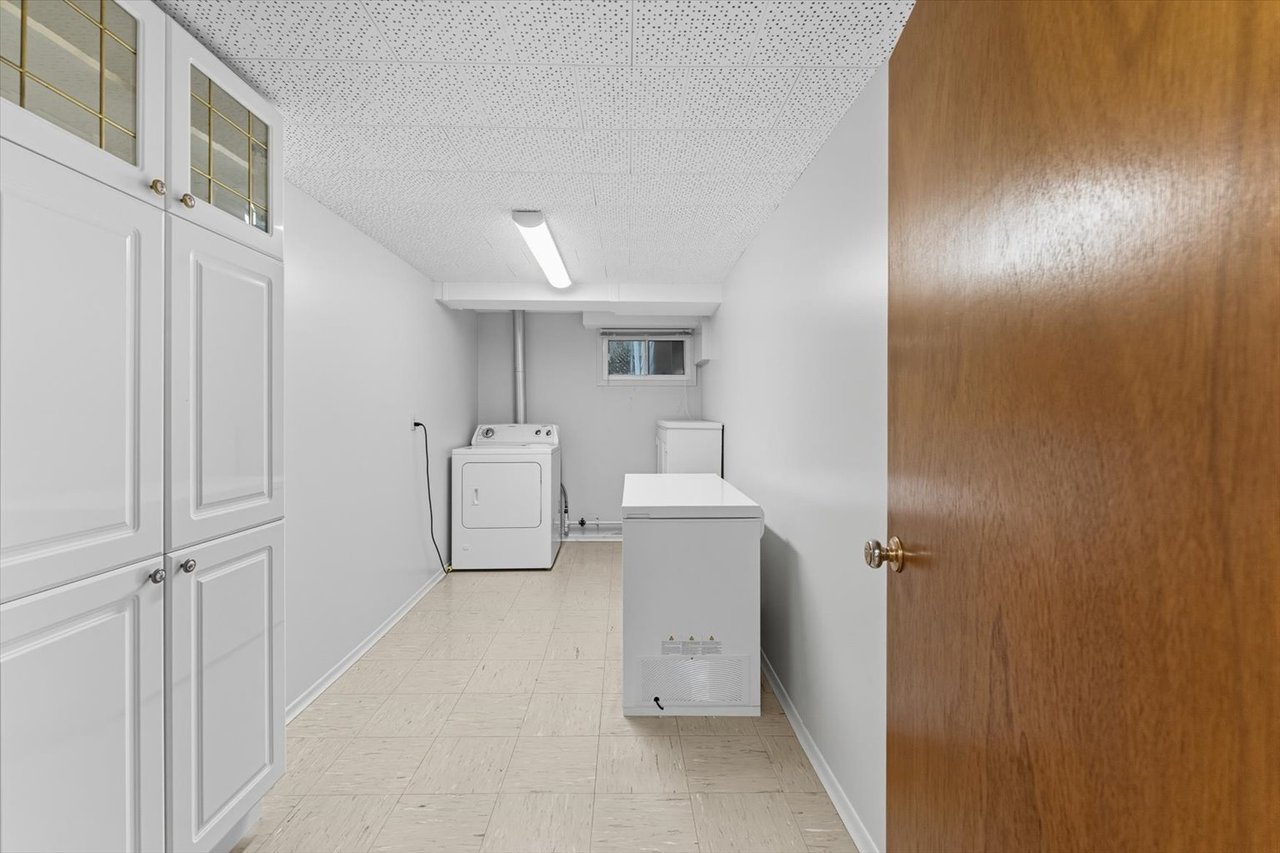 6 Berryton Ave