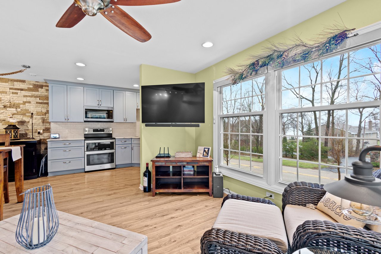 1305 W. Main St. Unit 202 Lake Geneva, WI 53147