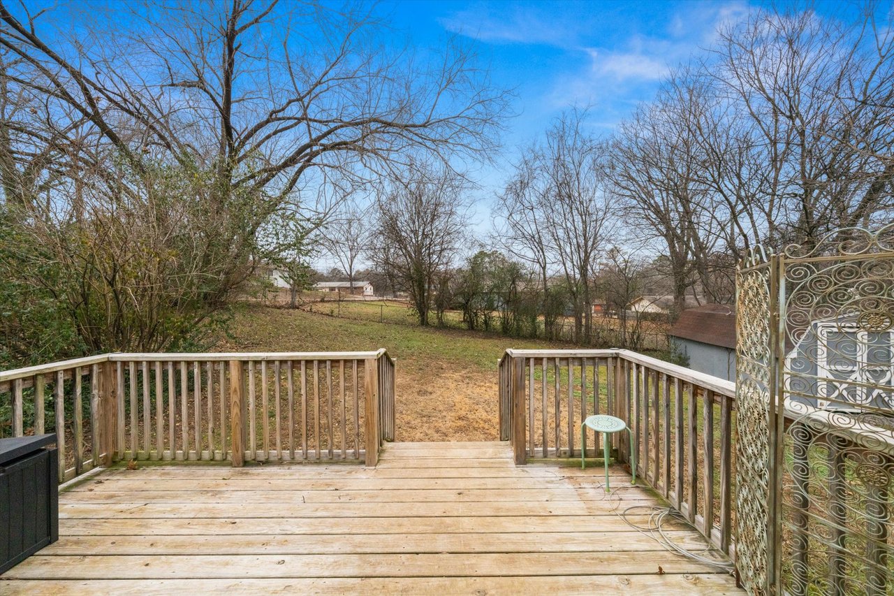 4913 Landbrook Drive: Charming Corner-Lot Cutie! 