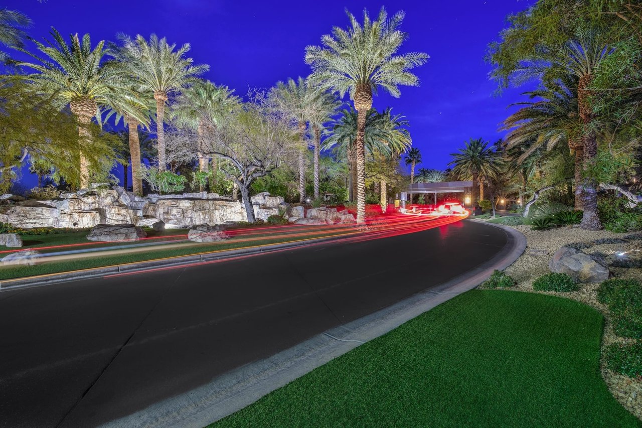 What Are The Top Parks & Trails To Explore Near MacDonald Highlands?