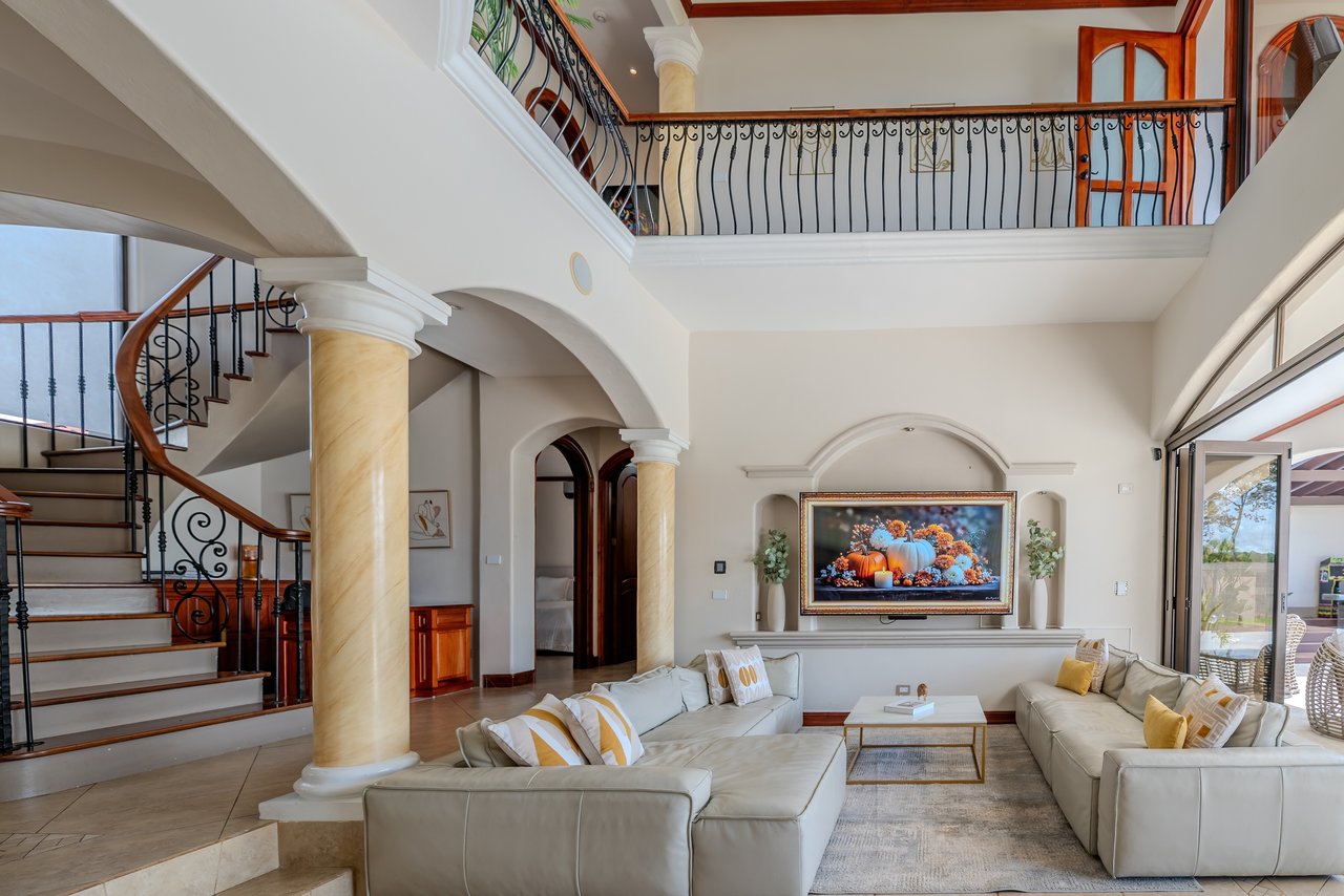 Luxury Home with Pool, Bar Area & Resort-Level Amenities | 5br, 4ba in Perez Zeledon 