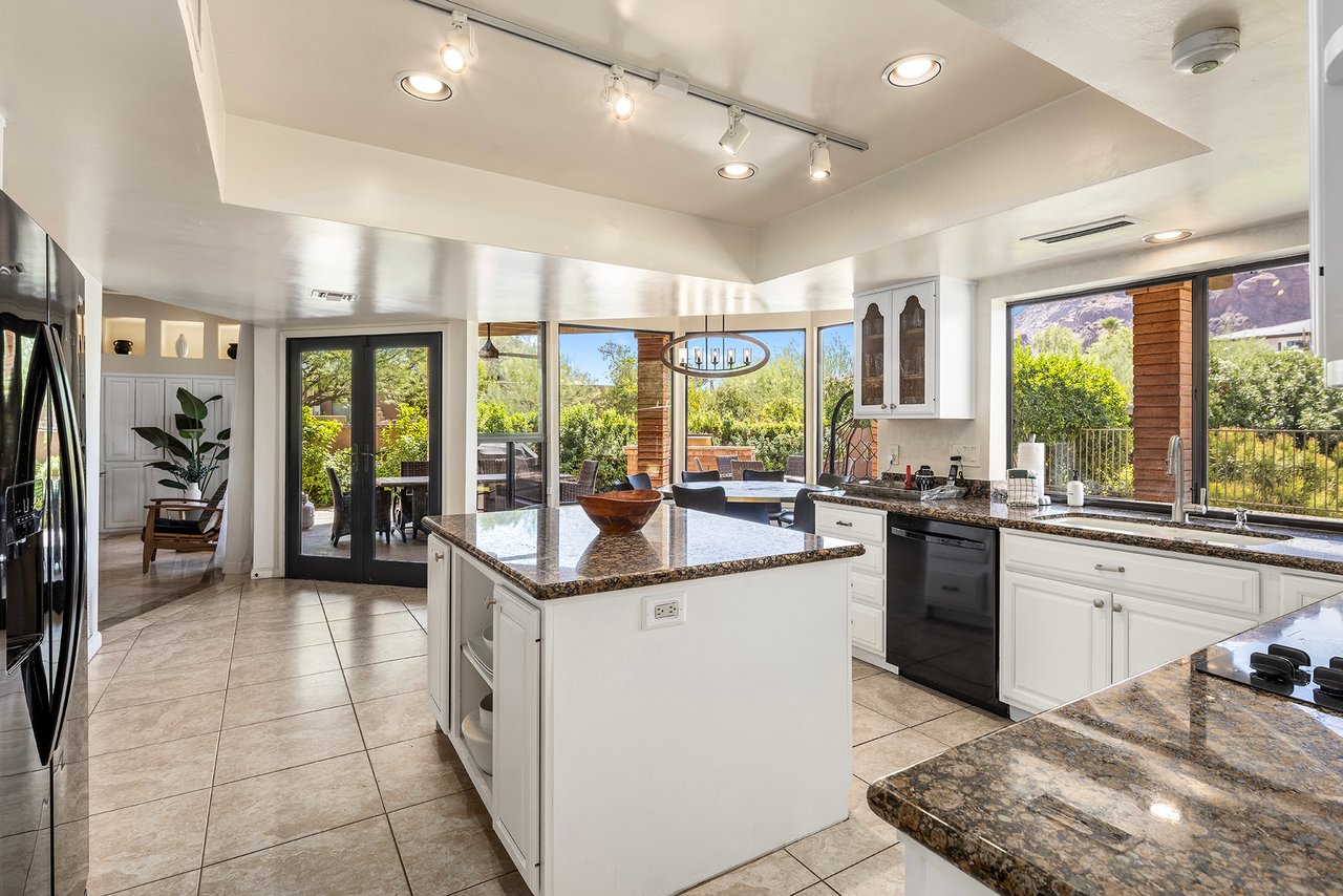 4737 E Valley Vista Lane
