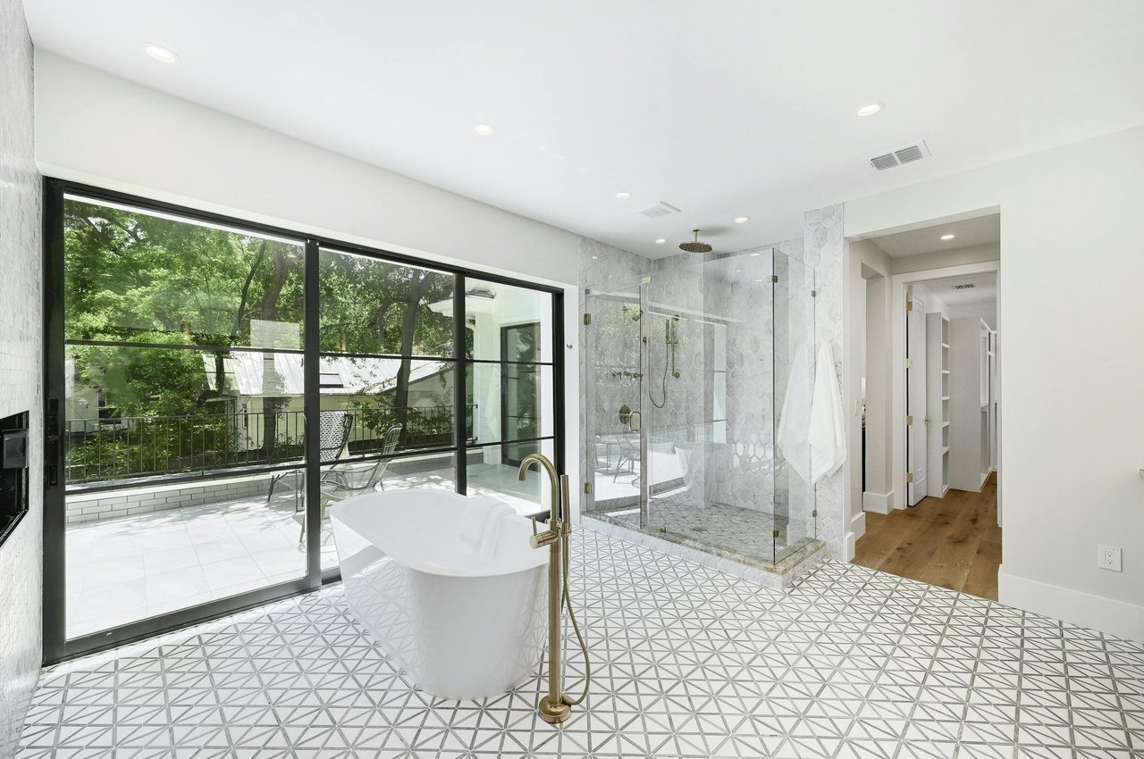 2400 Bridle Path