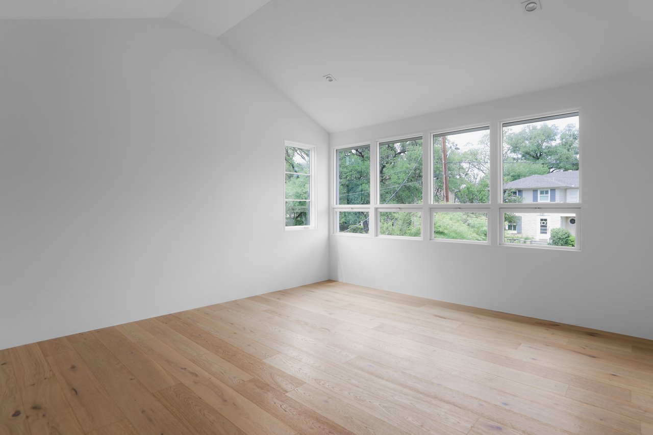 1103 Gaston Ave