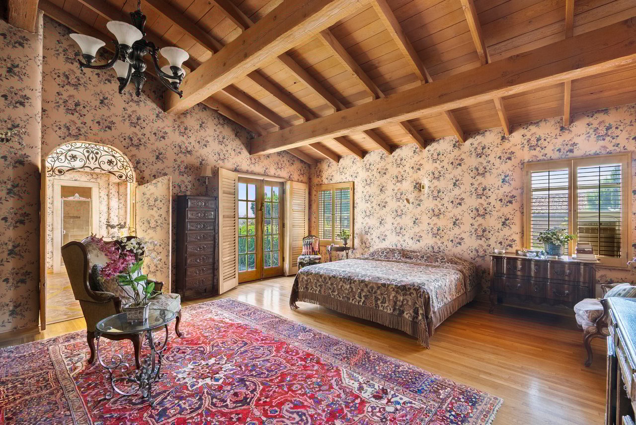 706 N Maple Dr, Beverly Hills