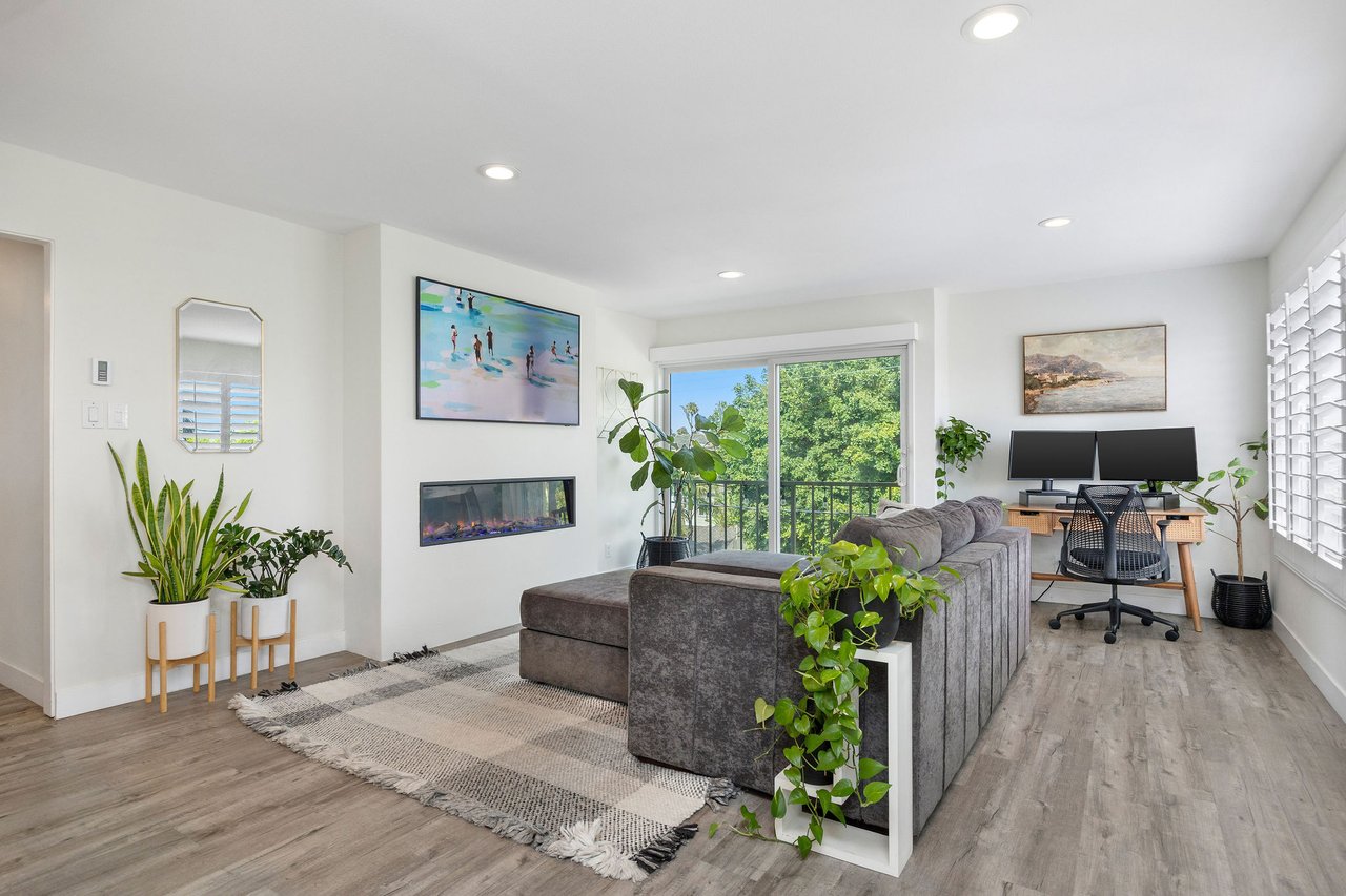 100 Loma Ave #404