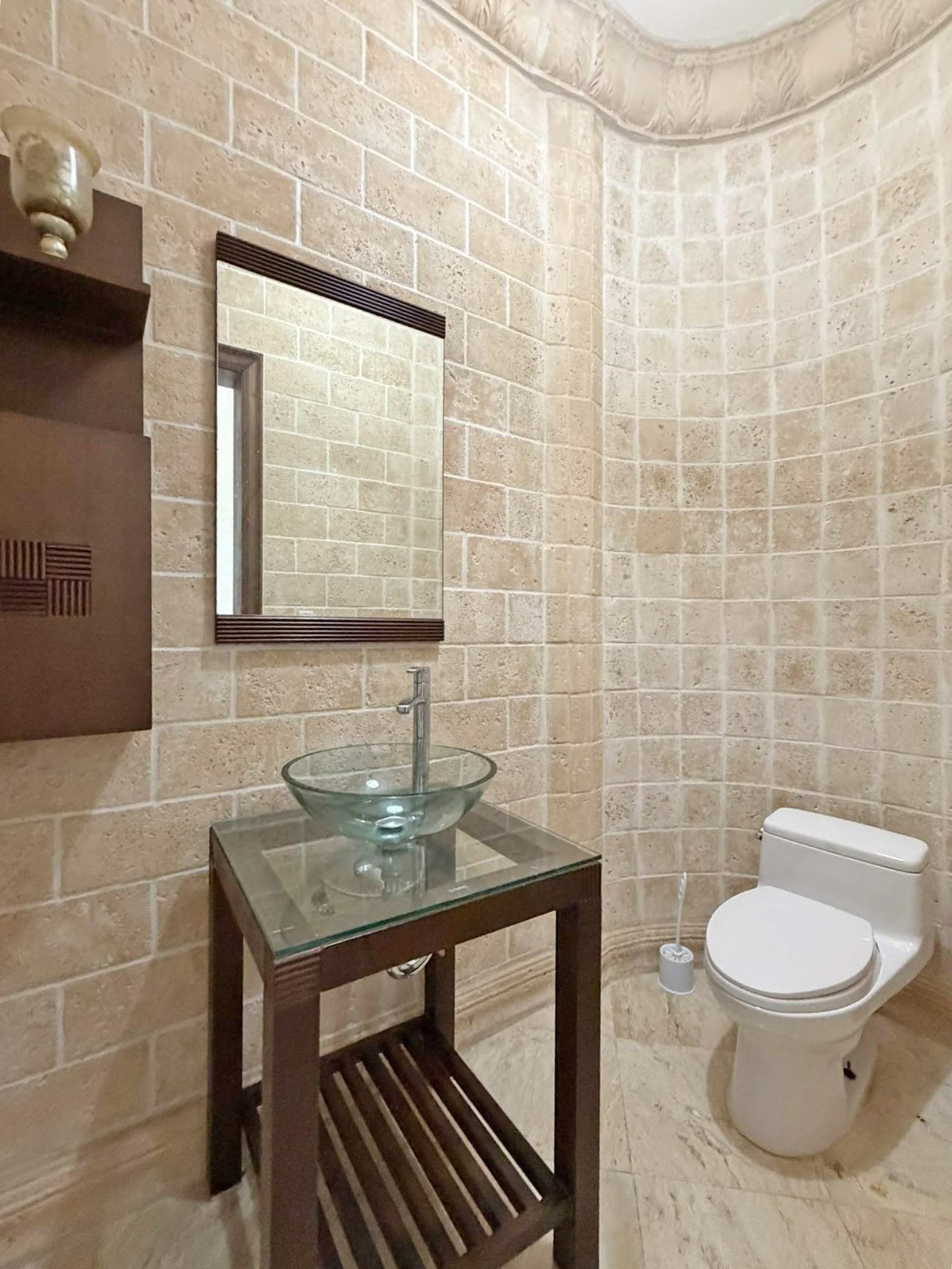 565 Parham Town 7 Bedroom Villa