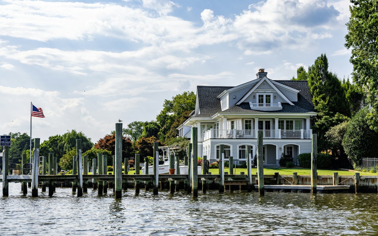 Why Lakefront and Luxury Homes in Fenton & Linden Are in High Demand Right Now
