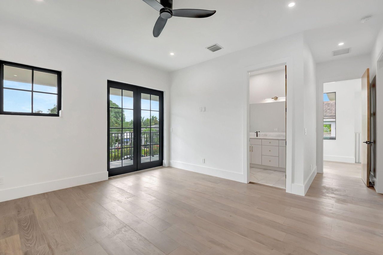 17 NW 16th St