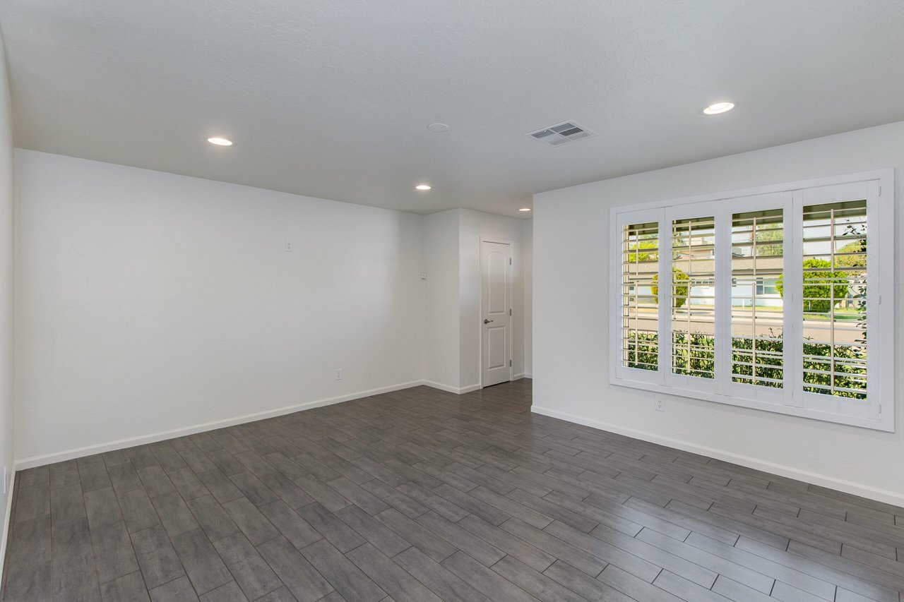 821 E Cavalier Dr.