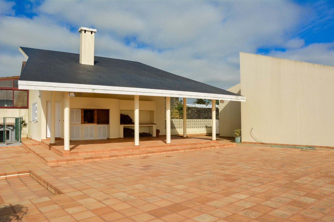 Luxury 4-Bedroom Villa with Indoor Pool – São Miguel, Azores