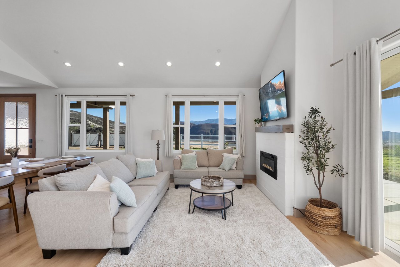 41950 Calle La Escondida