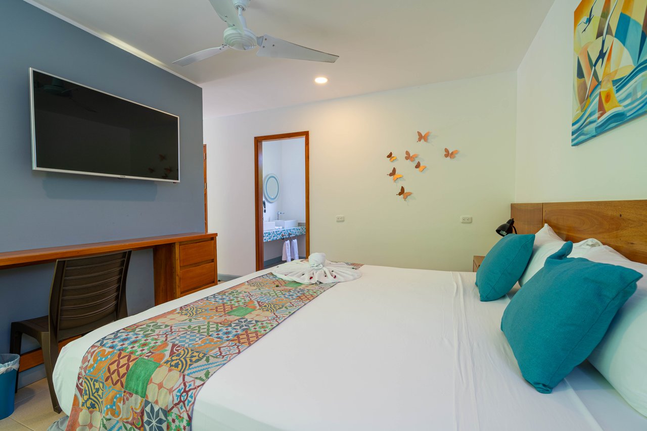 22 Unit Tropical Boutique Hotel steps from Manuel Antonio Park & Beach