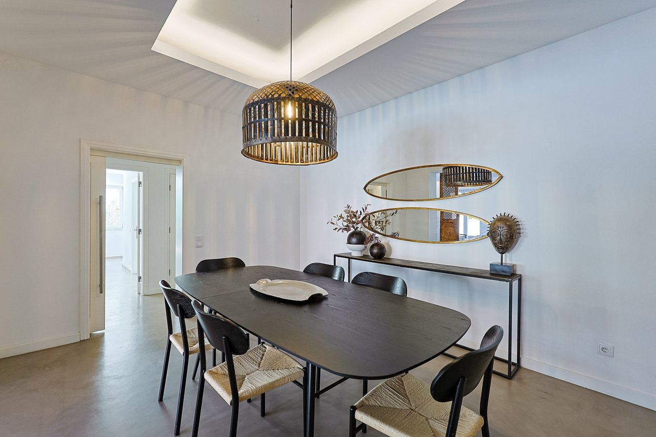 Stylish Renovated 5-Bedroom Villa with Pool in Monte Estoril’s Prestigious Avenida de Portugal