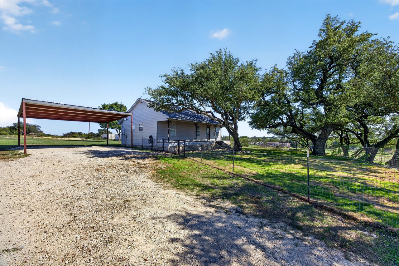 277 Private Road 1611