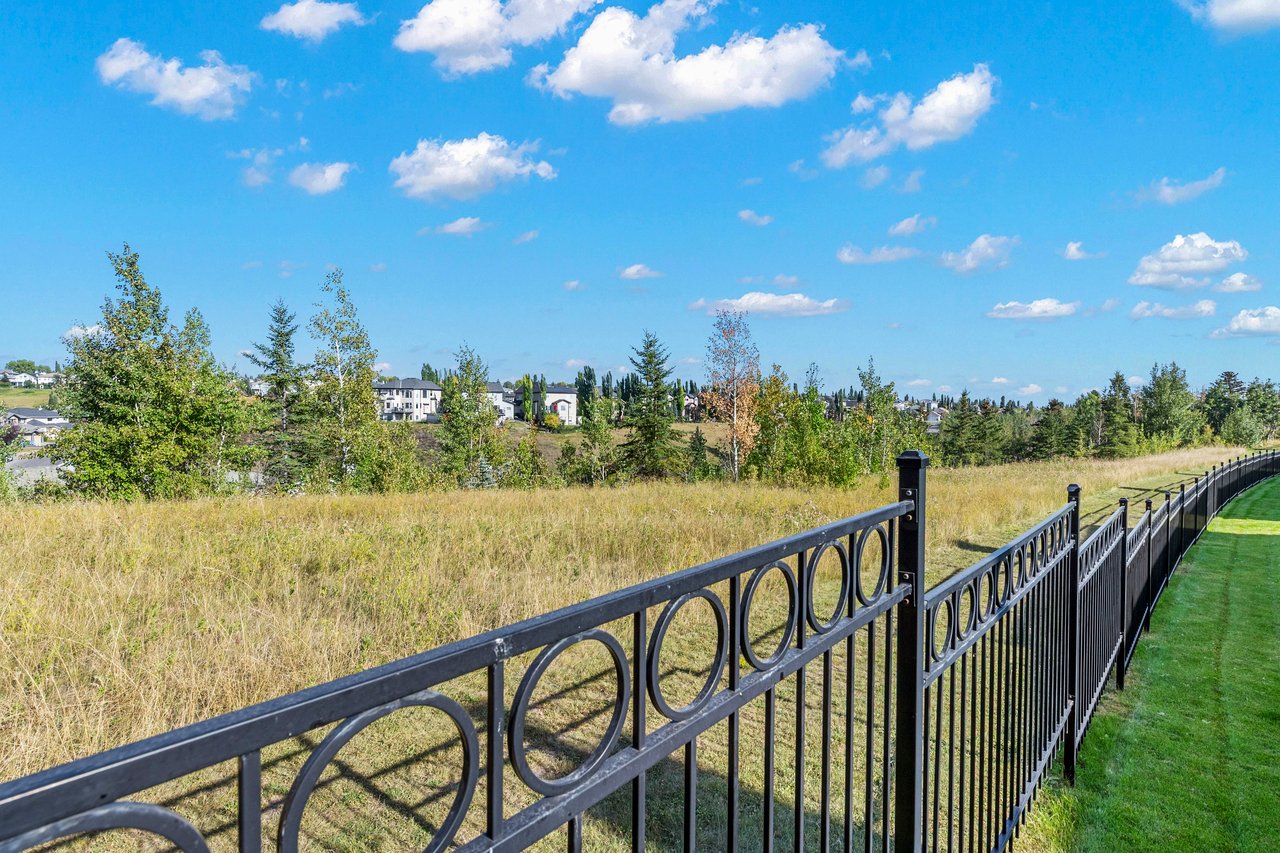 82 Arbour Crest Mount NW