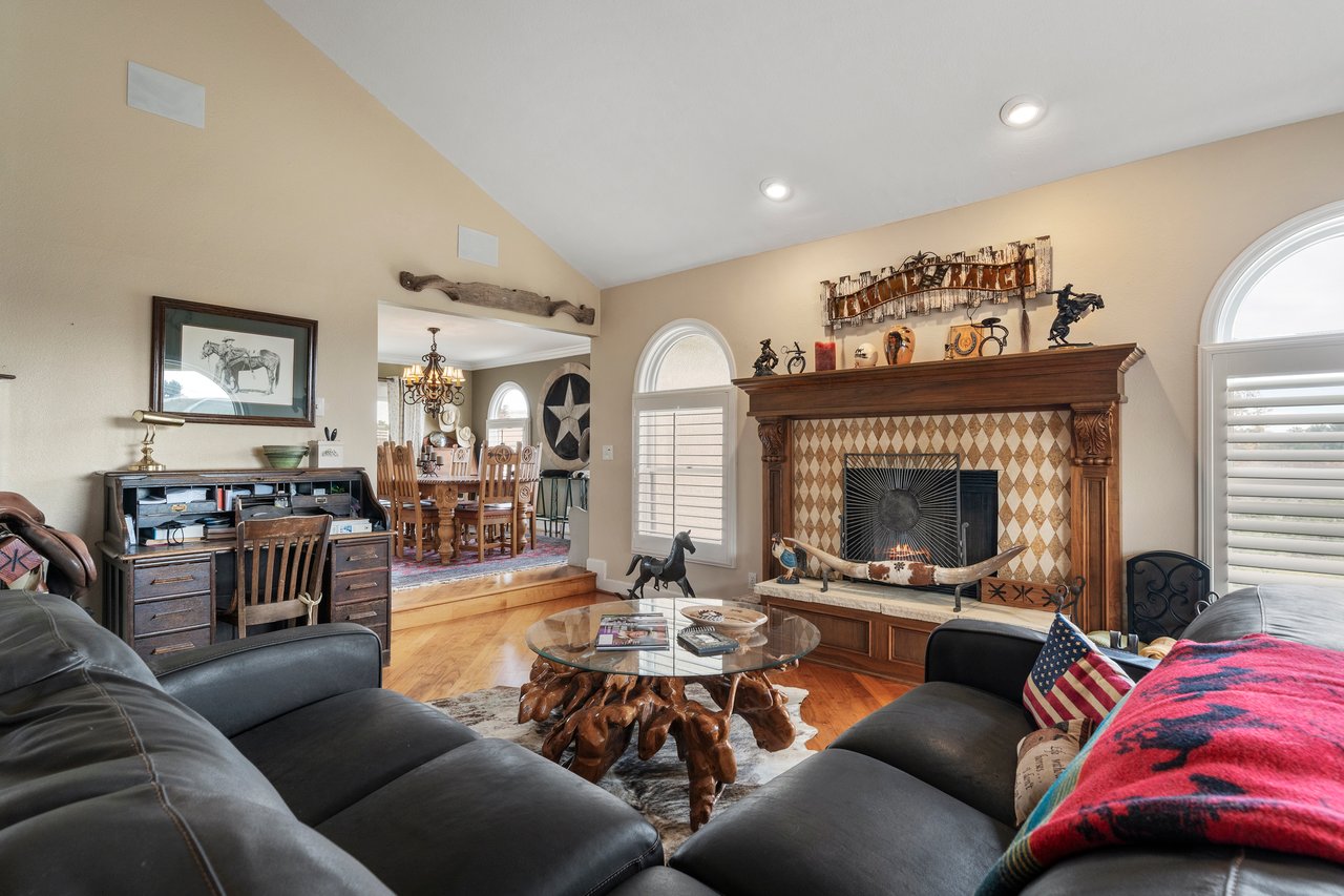 38405 Avenida La Cresta