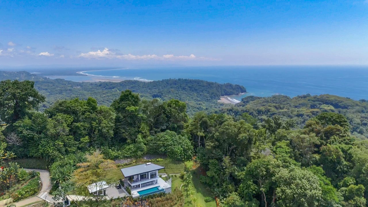 Luxury 4-Bed Home with Ocean & Jungle Views in Ojochal