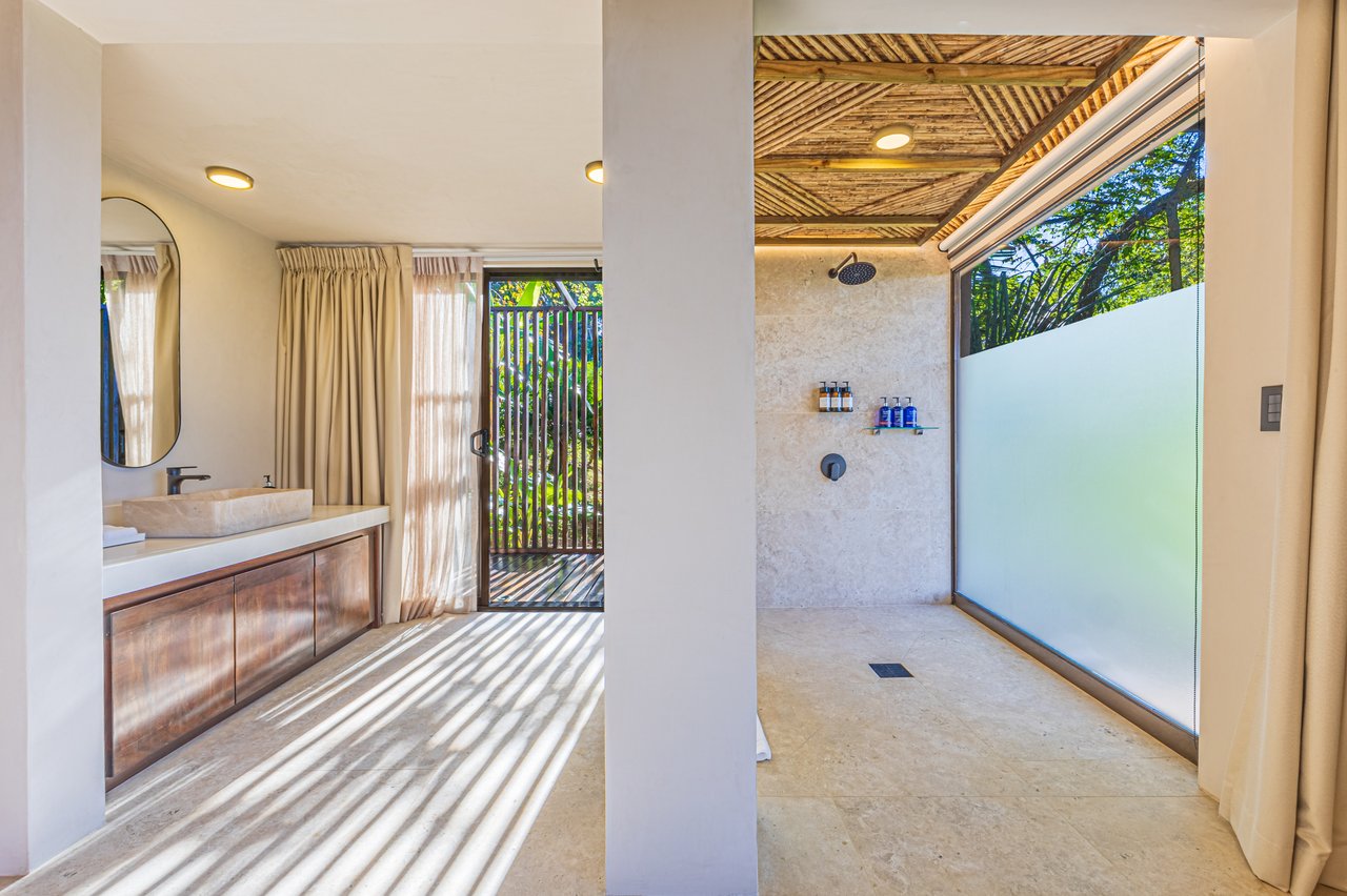 Luxury Hotel Boutique with Ocean Views | Walking distance to the beach | 13.2 Acres