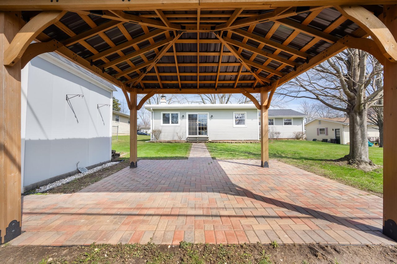 390 Arrowhead Trail, Carol Stream IL – Rare 4 Bedroom Ranch Near Glenbard North High School