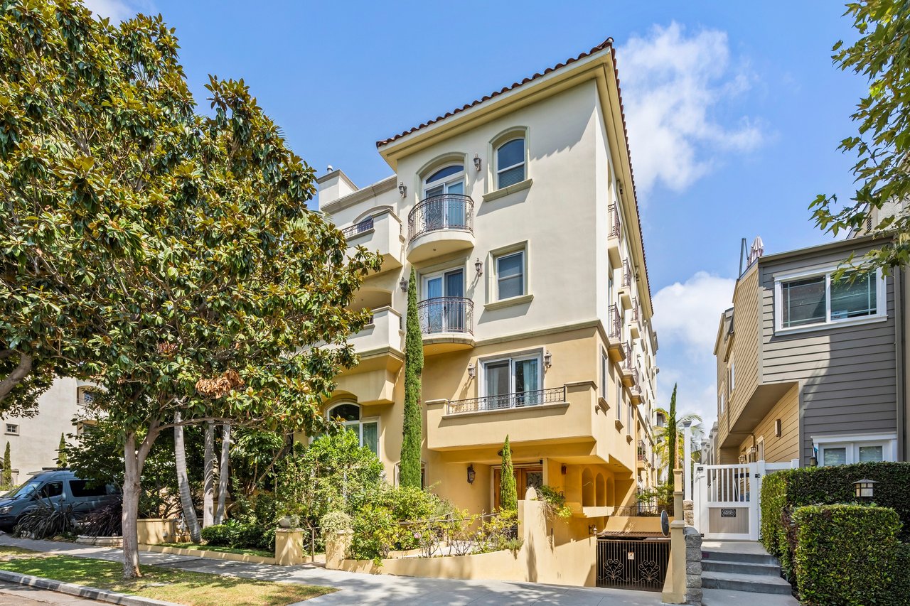 1540 S Bentley Ave Unit: 402