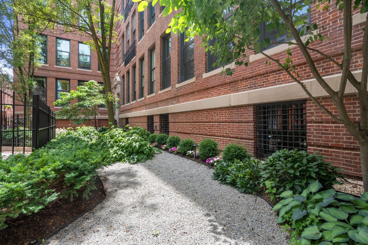 Exceptional Columbus Court Residence