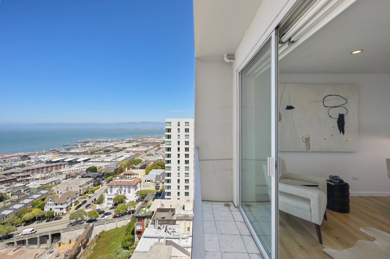 3-Bdrm View Apartment at 1080 Chestnut