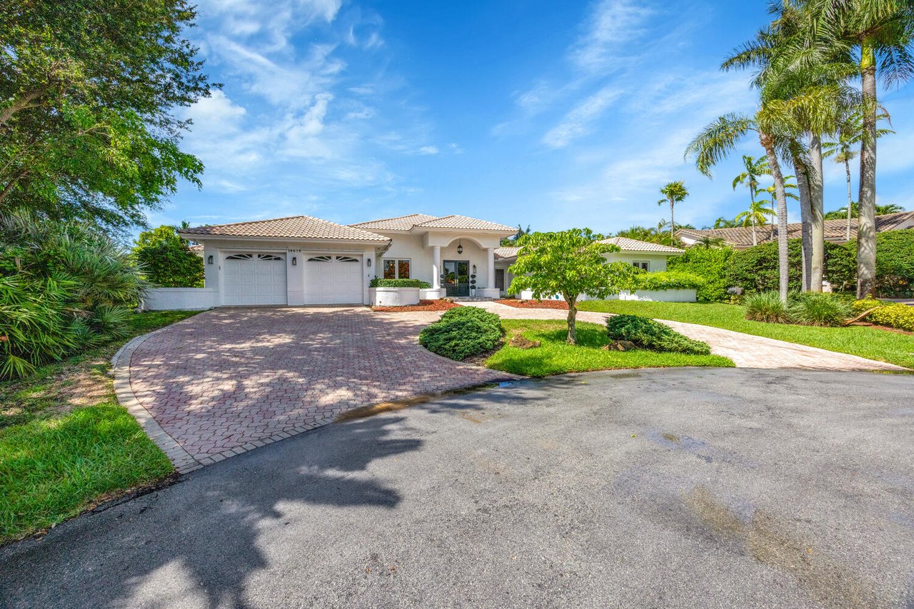 Palmetto Bay Perfection: Spacious, Serene, Stunning